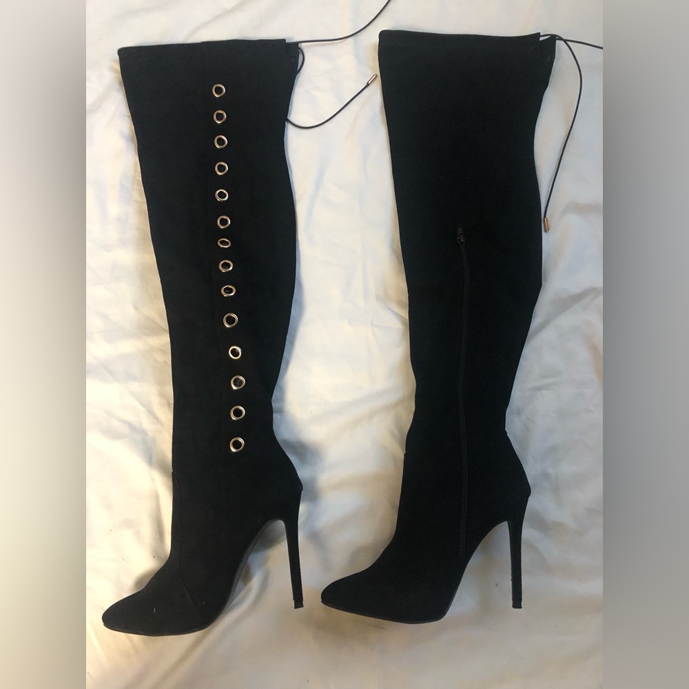 AMICLUBWEAR KNEE HIGH BOOTS WITH GROMMET DETAIL SIZE: 8.5